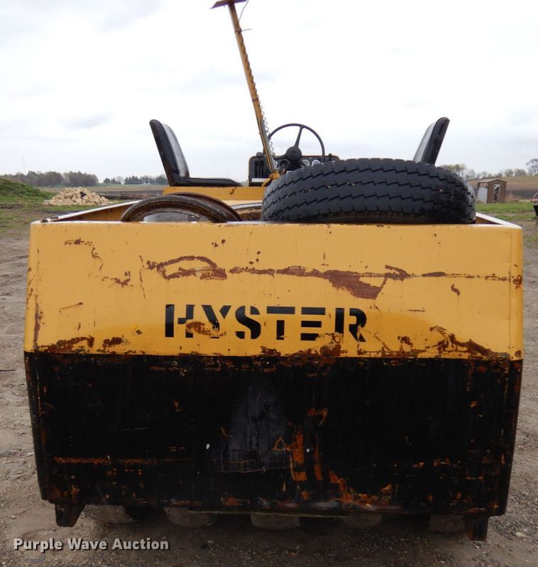 image for item HR9213 Hyster C530A  pneumatic roller