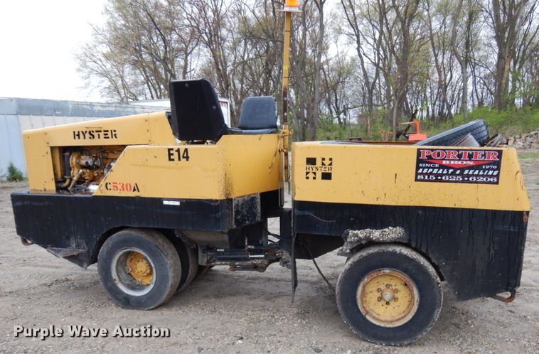 image for item HR9213 Hyster C530A  pneumatic roller