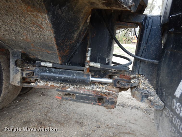 image for item HR9213 Hyster C530A  pneumatic roller