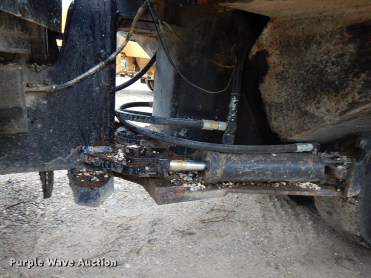 image for item HR9213 Hyster C530A  pneumatic roller