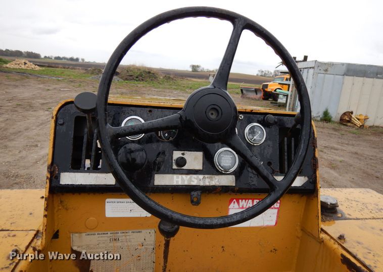 image for item HR9213 Hyster C530A  pneumatic roller