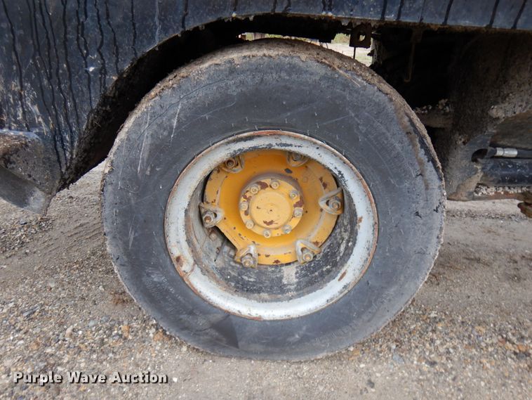 image for item HR9213 Hyster C530A  pneumatic roller