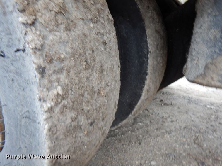 image for item HR9213 Hyster C530A  pneumatic roller