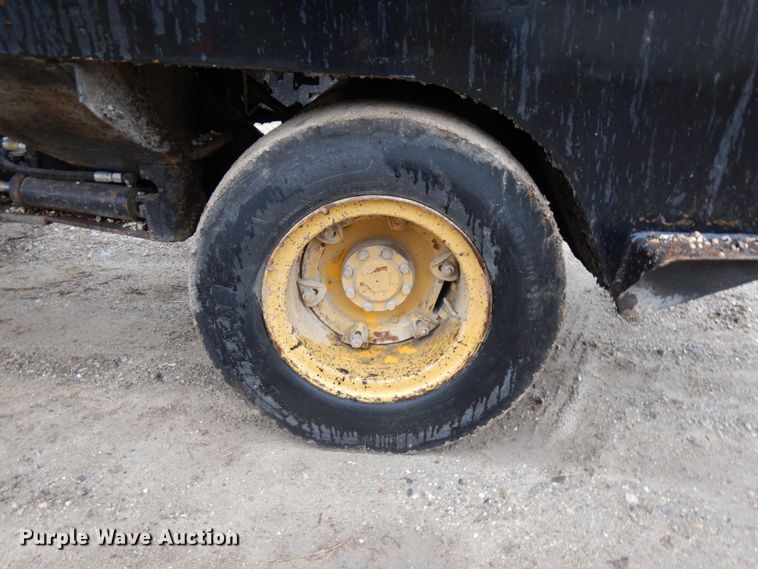 image for item HR9213 Hyster C530A  pneumatic roller