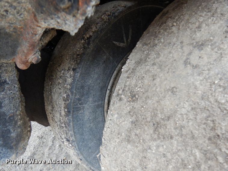 image for item HR9213 Hyster C530A  pneumatic roller