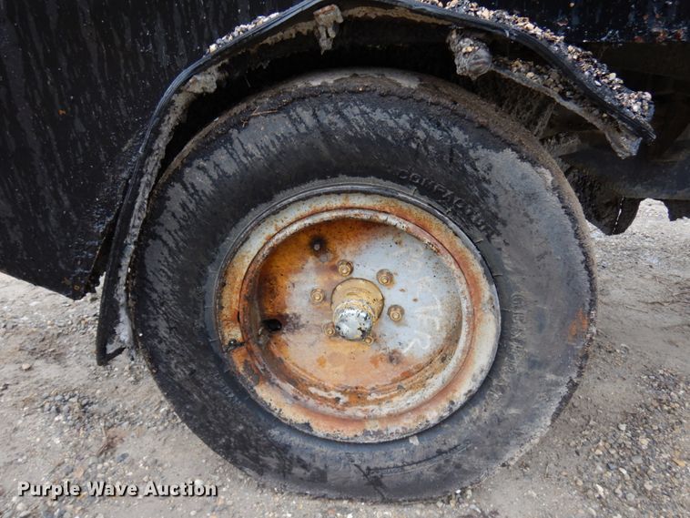 image for item HR9213 Hyster C530A  pneumatic roller