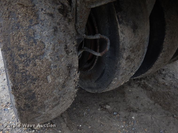 image for item HR9213 Hyster C530A  pneumatic roller