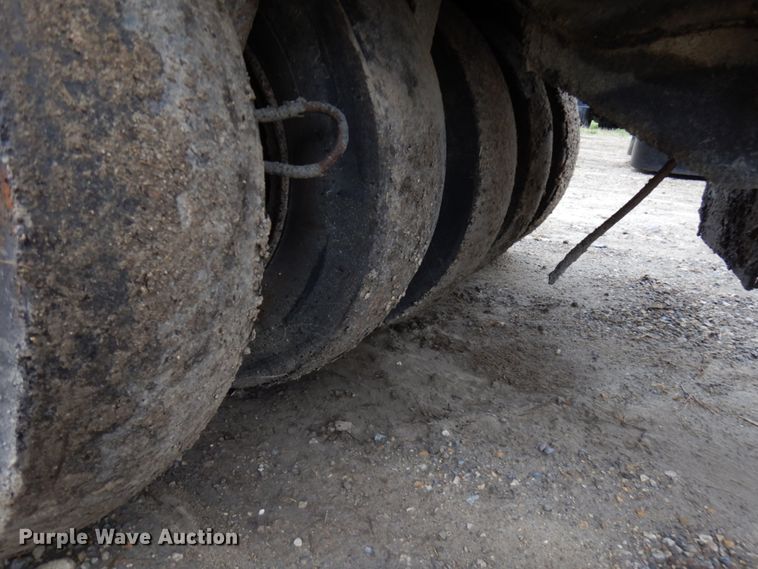 image for item HR9213 Hyster C530A  pneumatic roller