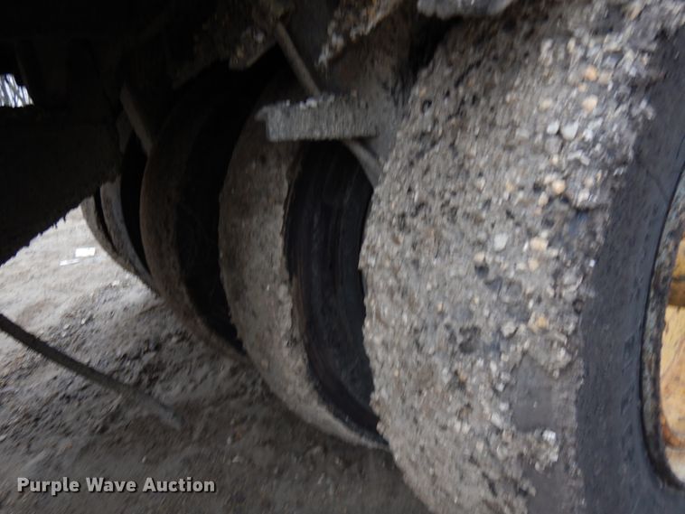 image for item HR9213 Hyster C530A  pneumatic roller