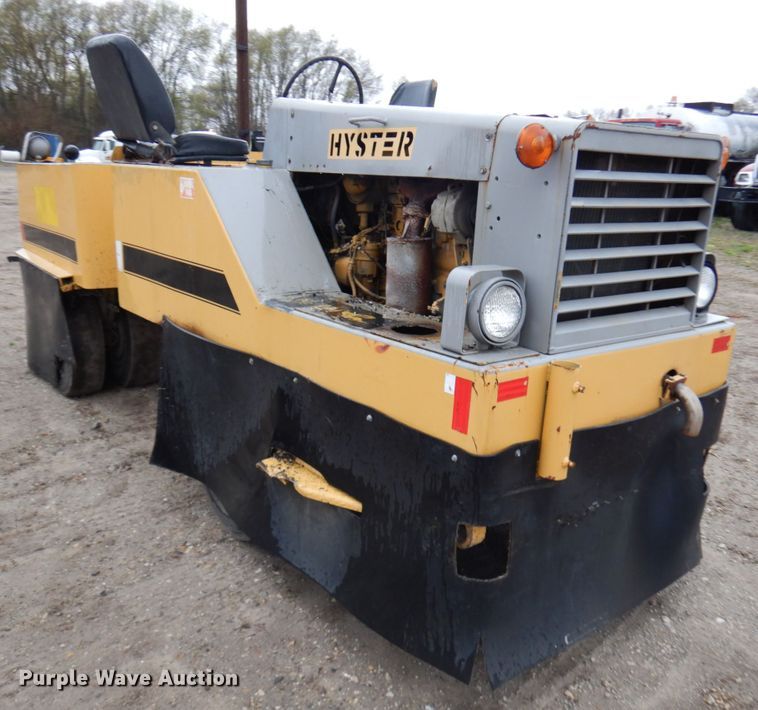 image for item HR9214 Hyster C530A  pneumatic roller