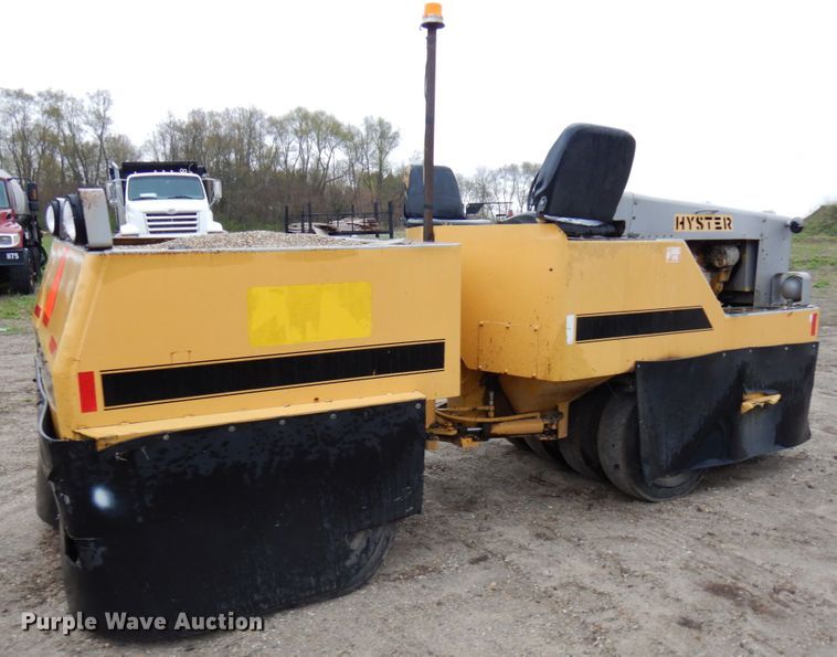 image for item HR9214 Hyster C530A  pneumatic roller