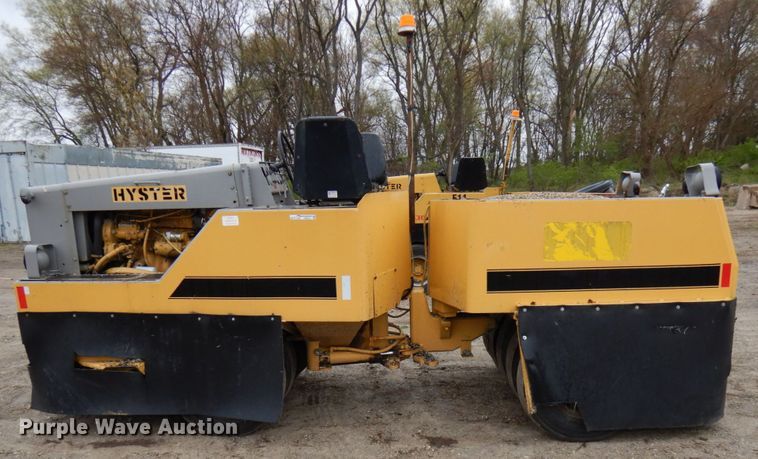 image for item HR9214 Hyster C530A  pneumatic roller