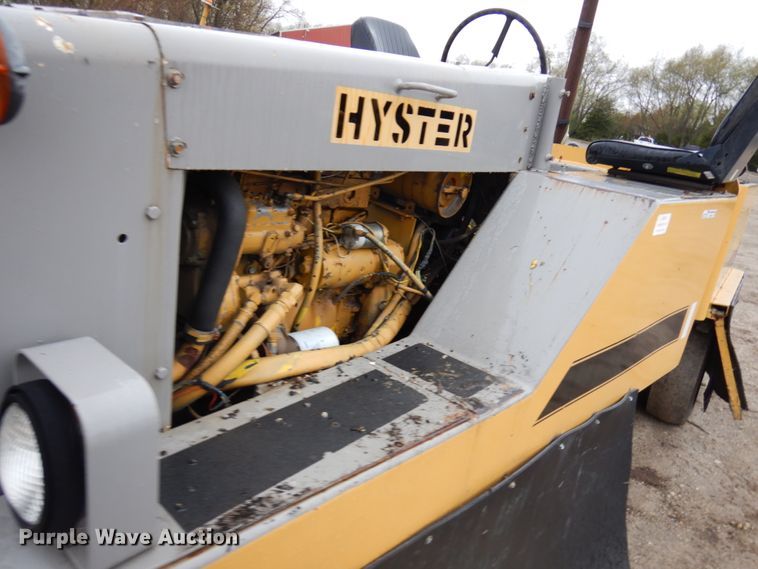 image for item HR9214 Hyster C530A  pneumatic roller