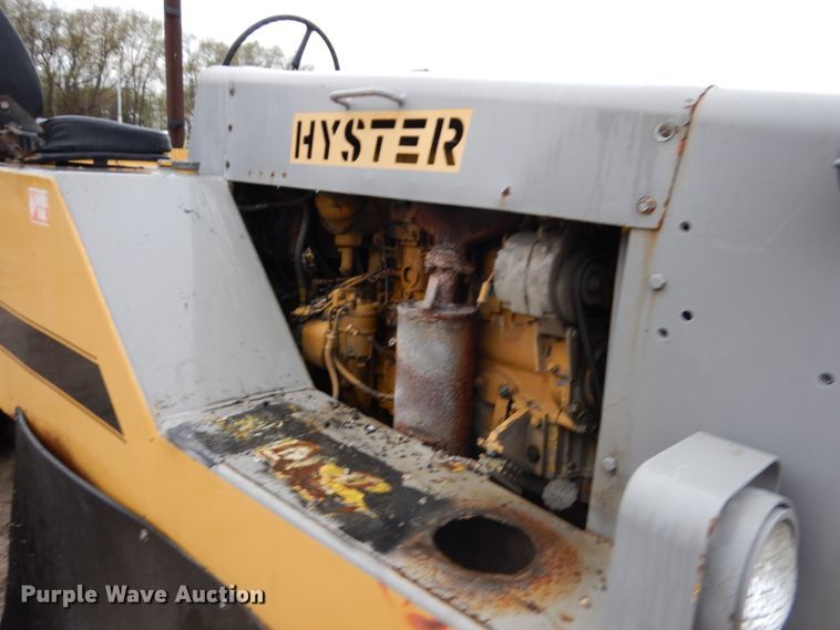 image for item HR9214 Hyster C530A  pneumatic roller