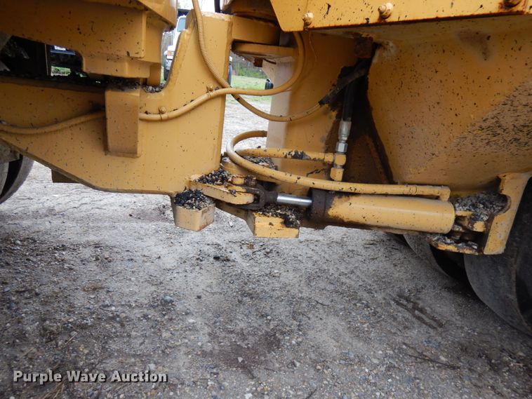 image for item HR9214 Hyster C530A  pneumatic roller