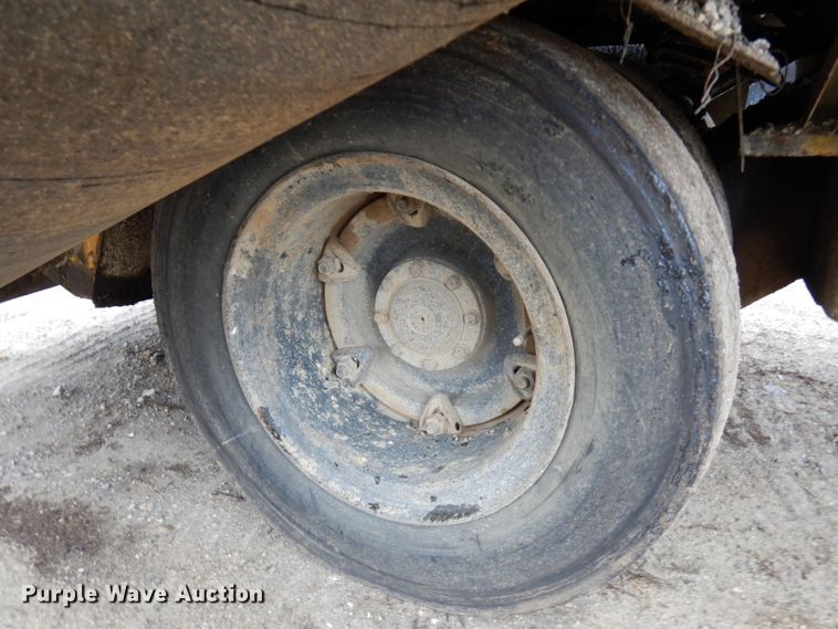 image for item HR9214 Hyster C530A  pneumatic roller