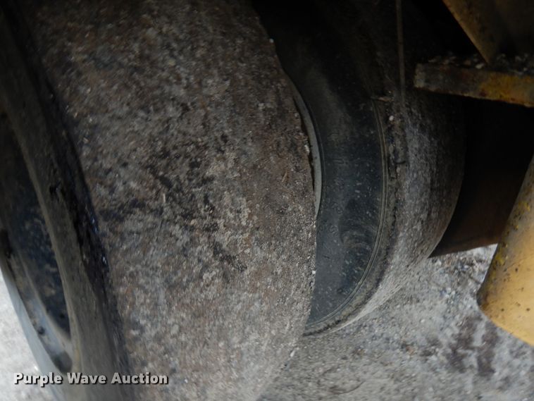 image for item HR9214 Hyster C530A  pneumatic roller