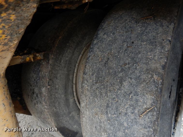 image for item HR9214 Hyster C530A  pneumatic roller