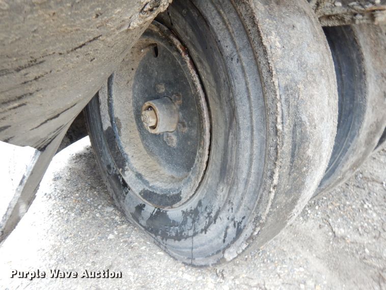 image for item HR9214 Hyster C530A  pneumatic roller