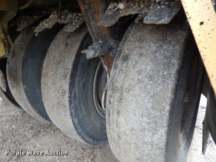 image for item HR9214 Hyster C530A  pneumatic roller