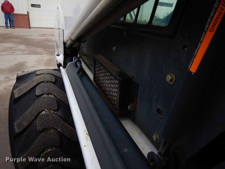 image for item HR9239 1998 Bobcat 763  skid steer loader