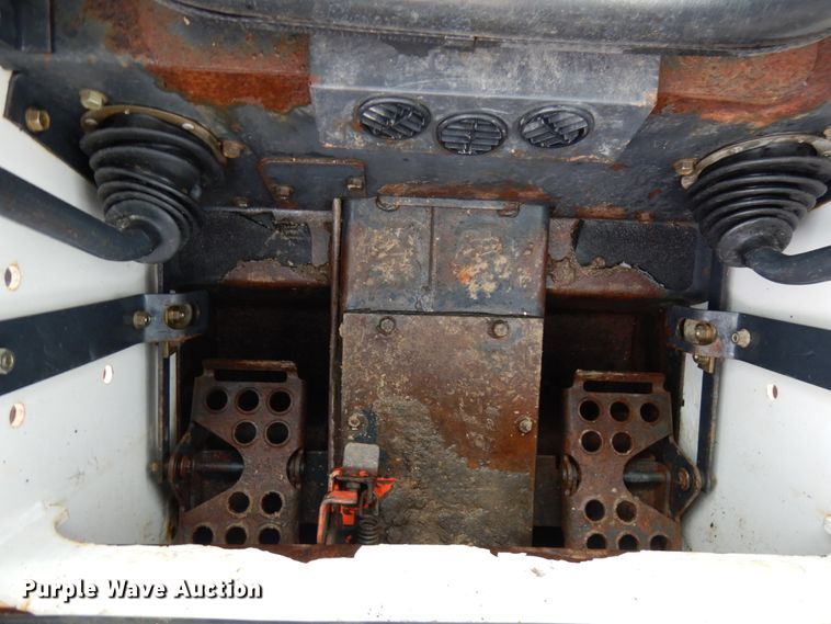 image for item HR9239 1998 Bobcat 763  skid steer loader