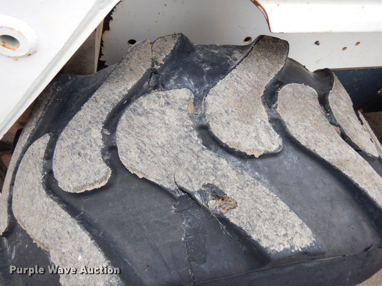 image for item HR9239 1998 Bobcat 763  skid steer loader