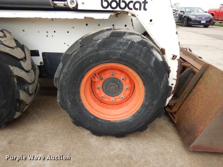 image for item HR9239 1998 Bobcat 763  skid steer loader