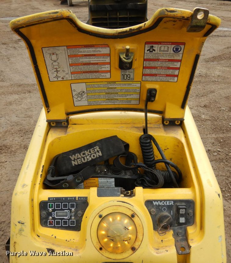 image for item HR9241 2007 Wacker RT  vibratory trench compactor