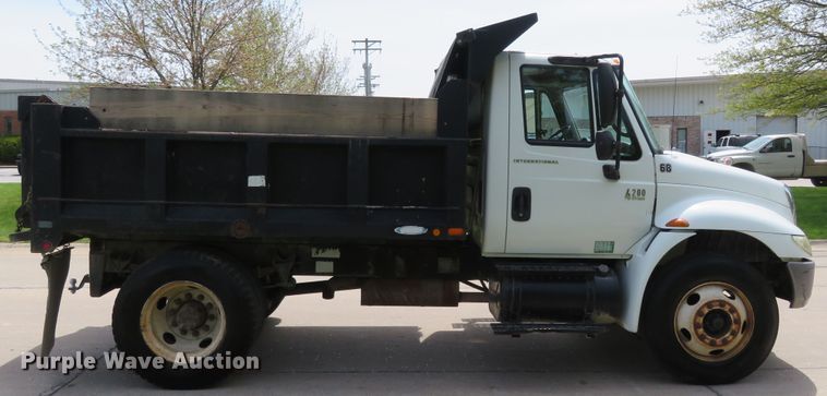image for item HV9749 2006 International 4200  dump truck