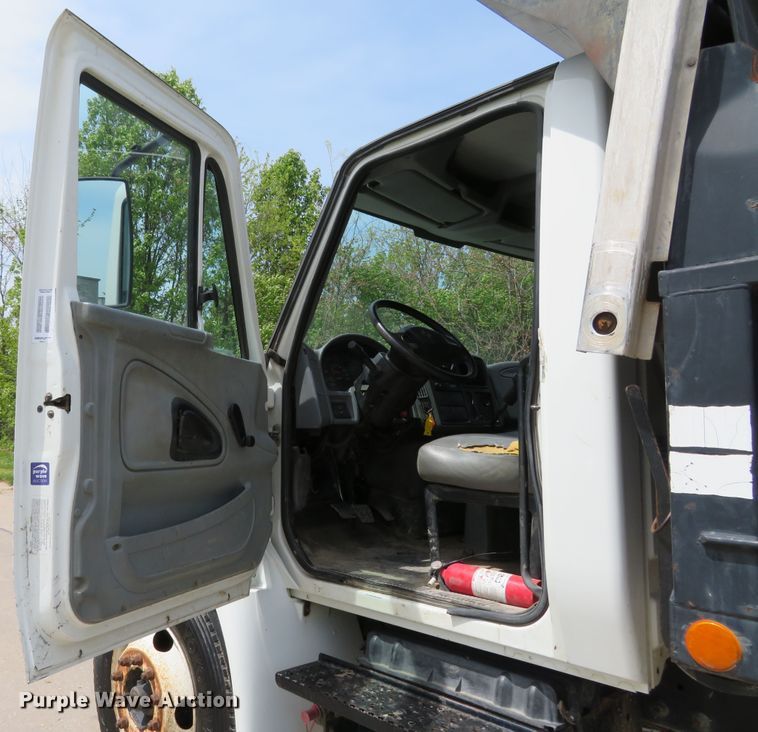 image for item HV9749 2006 International 4200  dump truck