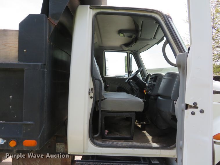 image for item HV9749 2006 International 4200  dump truck