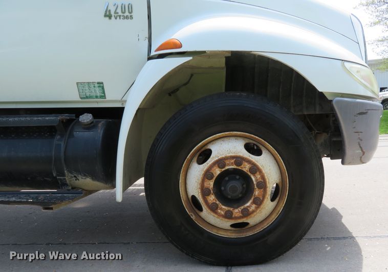 image for item HV9749 2006 International 4200  dump truck