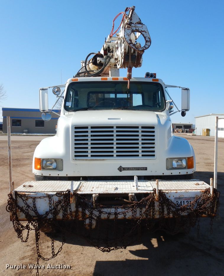 image for item ID9756 1999 International 4800  digger derrick truck