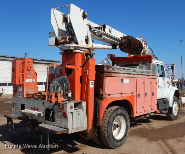 image for item ID9756 1999 International 4800  digger derrick truck