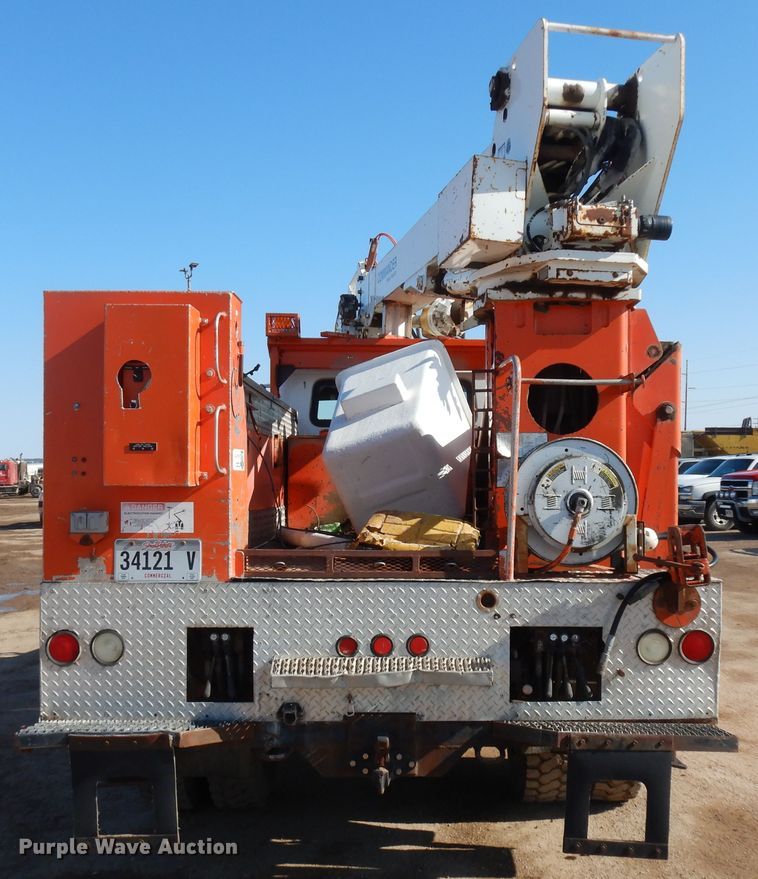 image for item ID9756 1999 International 4800  digger derrick truck