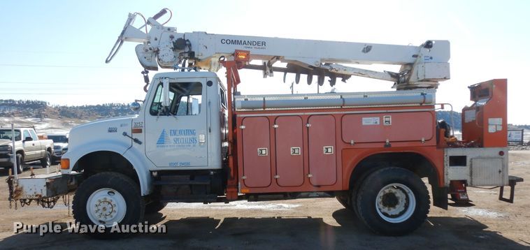 image for item ID9756 1999 International 4800  digger derrick truck