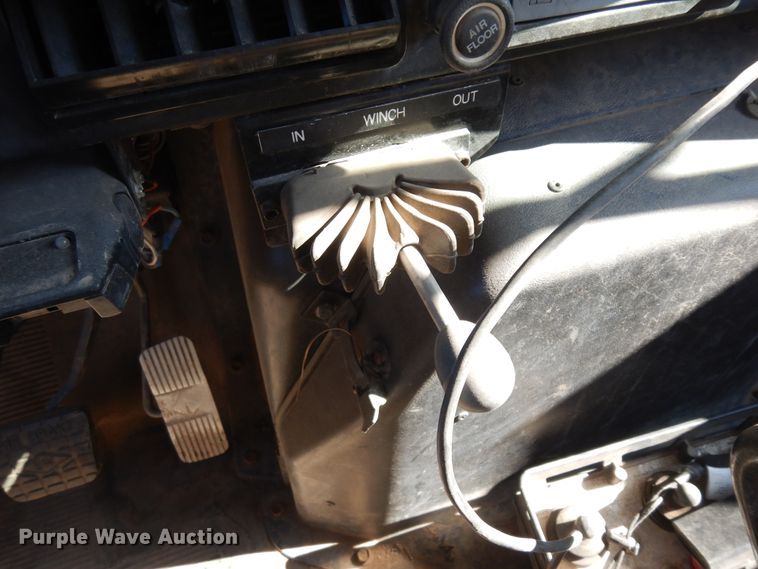 image for item ID9756 1999 International 4800  digger derrick truck