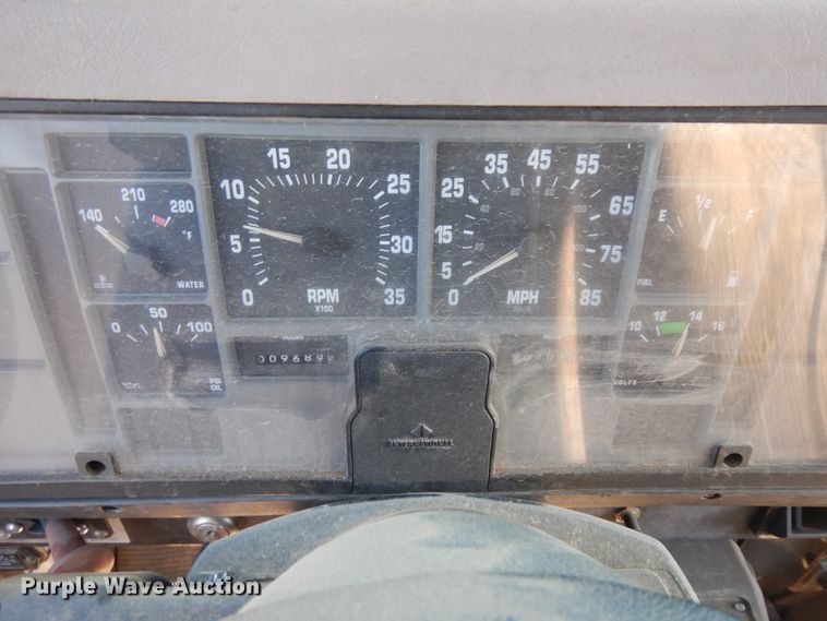 image for item ID9756 1999 International 4800  digger derrick truck