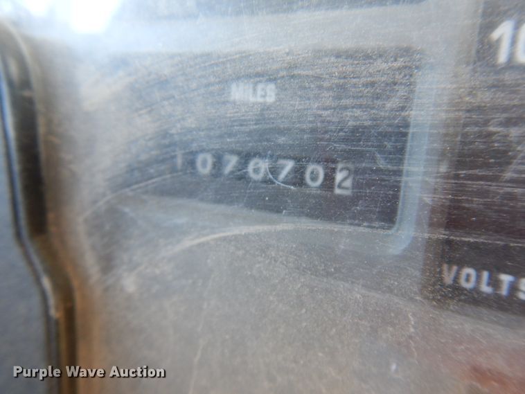 image for item ID9756 1999 International 4800  digger derrick truck