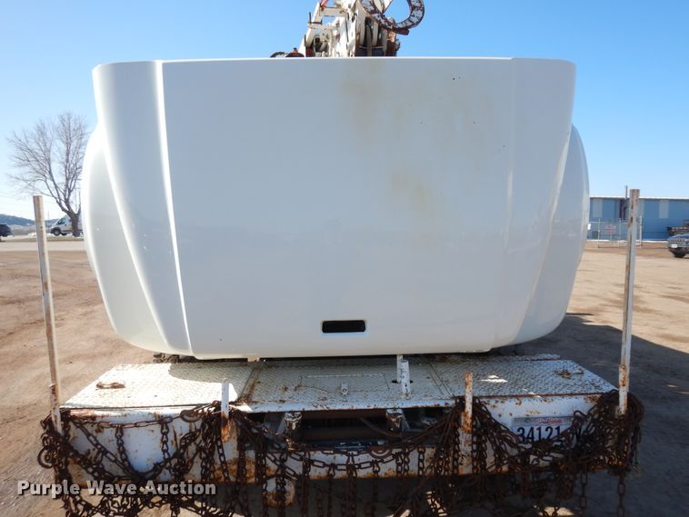 image for item ID9756 1999 International 4800  digger derrick truck