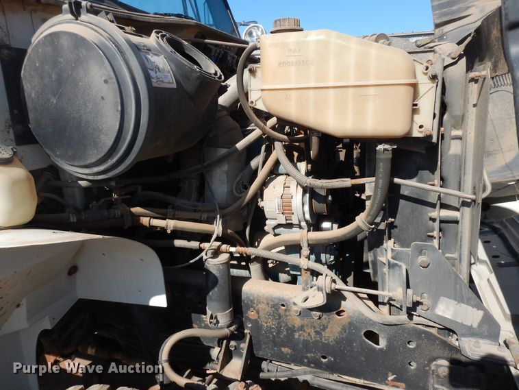 image for item ID9756 1999 International 4800  digger derrick truck