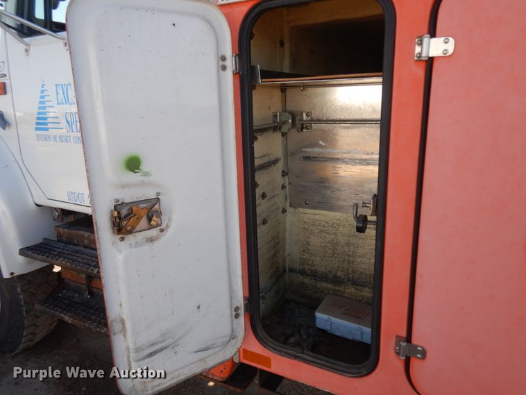 image for item ID9756 1999 International 4800  digger derrick truck