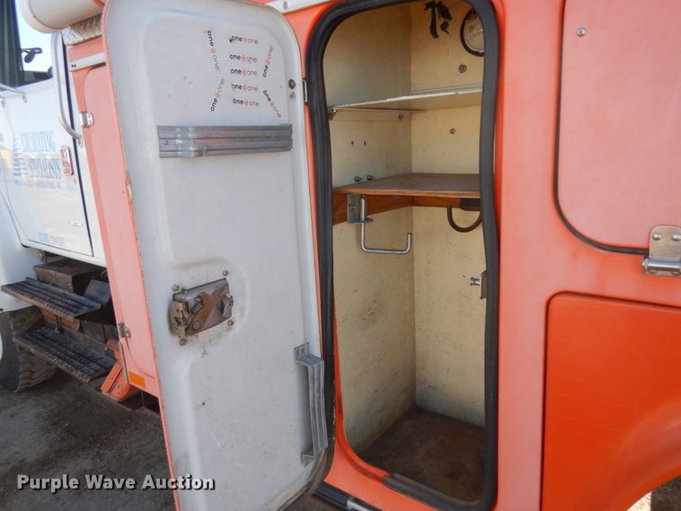 image for item ID9756 1999 International 4800  digger derrick truck