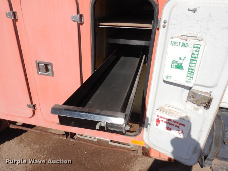 image for item ID9756 1999 International 4800  digger derrick truck