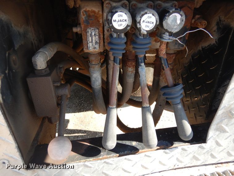 image for item ID9756 1999 International 4800  digger derrick truck