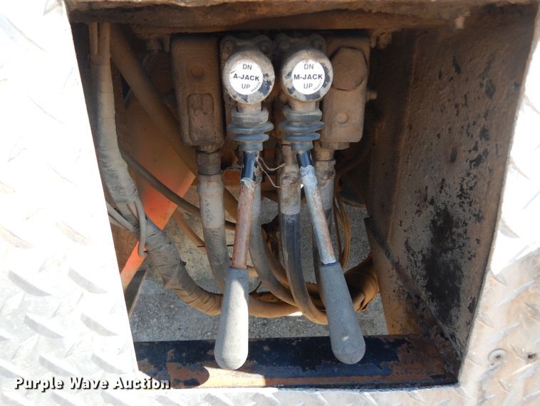 image for item ID9756 1999 International 4800  digger derrick truck