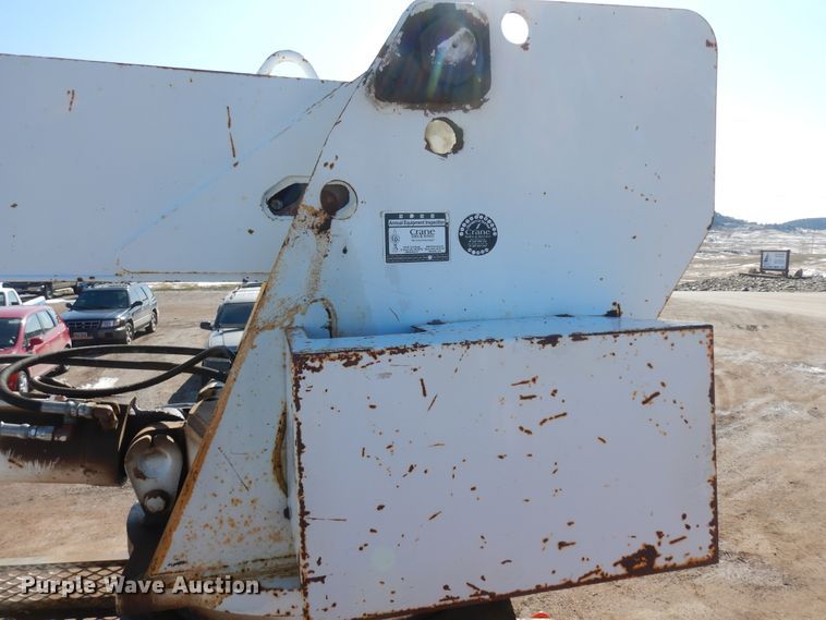 image for item ID9756 1999 International 4800  digger derrick truck