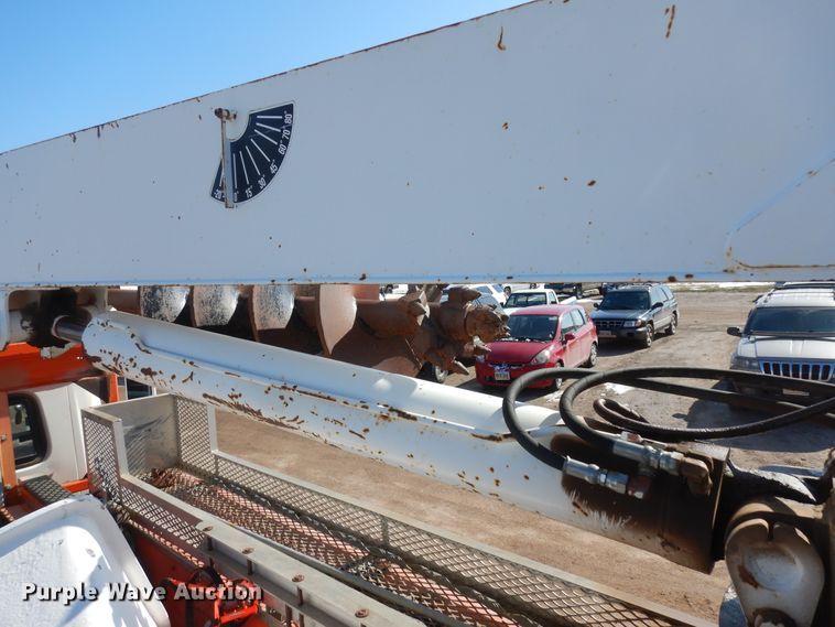 image for item ID9756 1999 International 4800  digger derrick truck