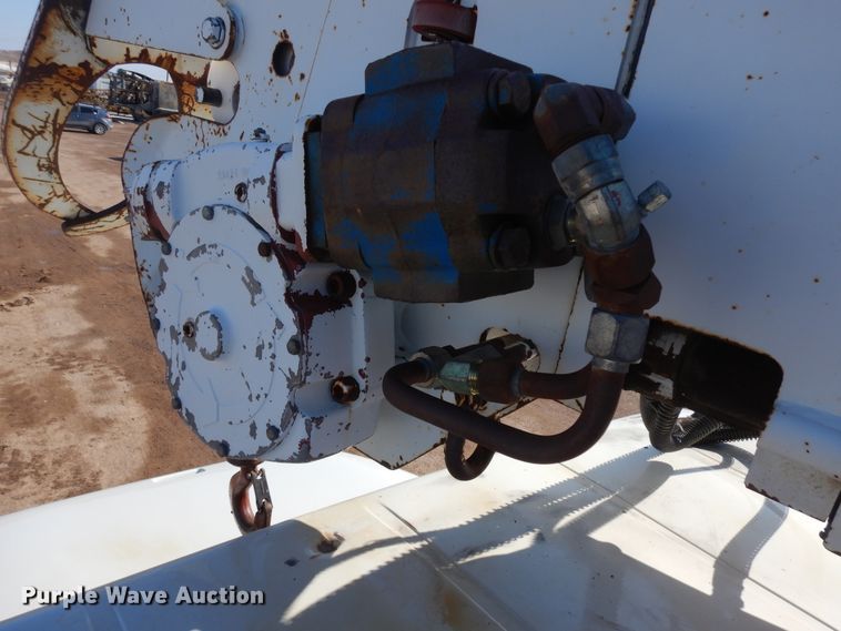 image for item ID9756 1999 International 4800  digger derrick truck